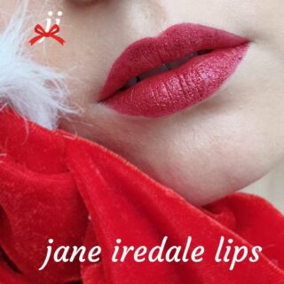 Beautiful lips are a must this holiday season and Jane Iredale moisturizing lip glosses and lipsticks can do the trick! 💋🌲🌟